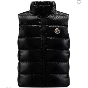 Worn Moncler Big kids 10+ years old patch not white anymore, cartoon fell off